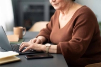 К онлайн-услуге для пенсионеров Подмосковья подключили сервис предпроверки