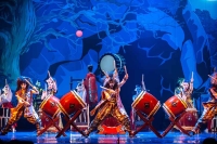 Шоу японских барабанов Taiko in-spiration закроет летний сезон спектаклем "Море синего леса" в театре им. Моссовета